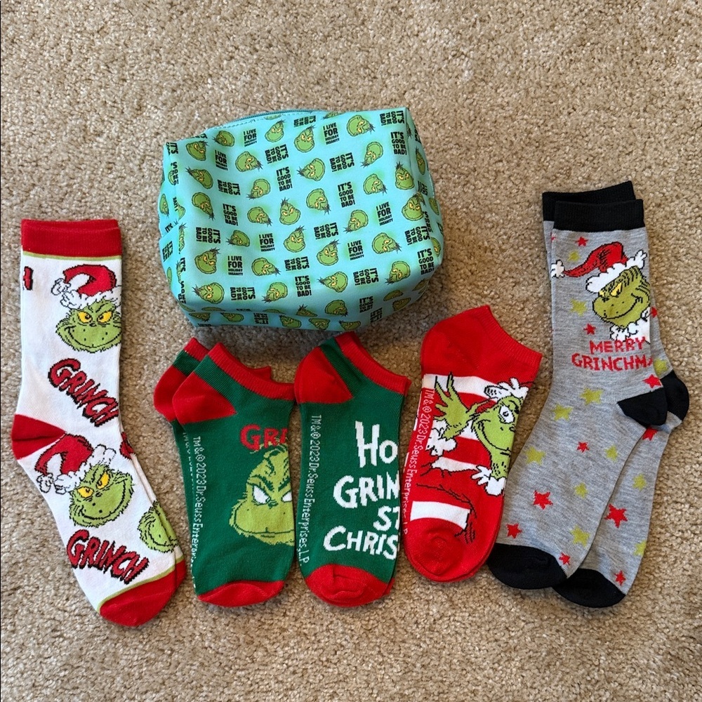 How the Grinch stole Christmas green pouch make up socks adult ankle zip bag red